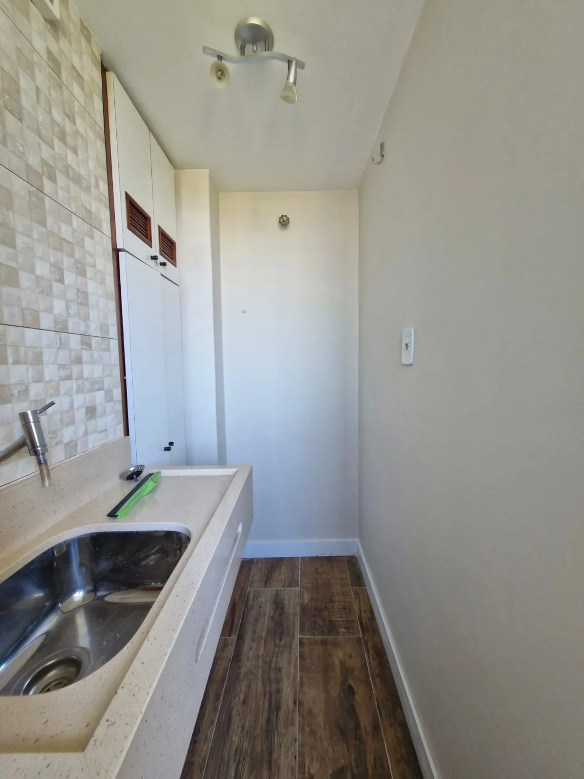 Imagem Apartamento no bairro Cristal de 2 dormitórios e vaga DESOCUPADO
