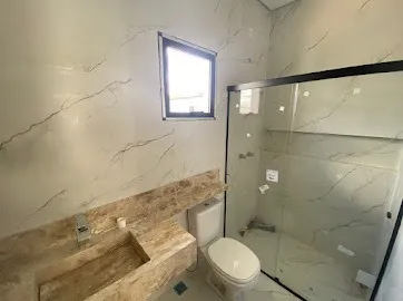 Imagem Oásis Residencial no Condomínio Horto Villagio: Casa Térrea com Piscina e Elegância Inigualável