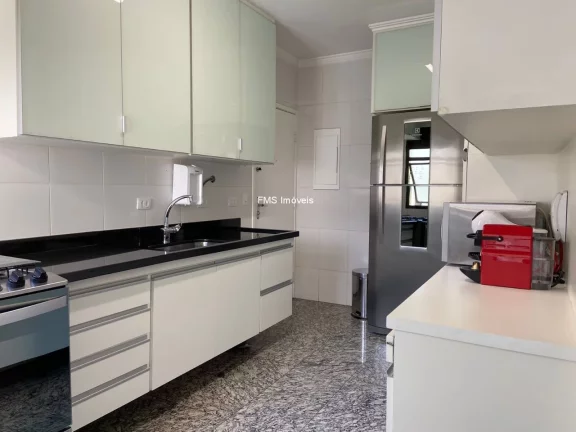 Imagem Apartamento de Luxo na Vila Hamburguesa: 3 quartos, 3 suítes, 3 salas, 5 banheiros e 4 vagas de garagem, 188m², São Paulo-SP.