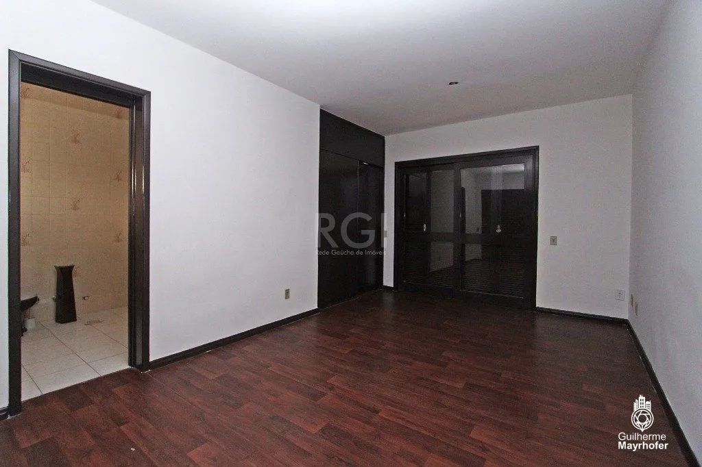 Imagem Casa para Venda - 320m², 4 dormitórios, sendo 1 suites, 3 vagas - Cavalhada