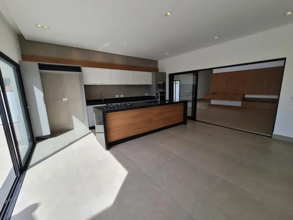 Imagem Linda Casa Térrea no Ecoresidencial Fazenda Jequitibá com 456m².