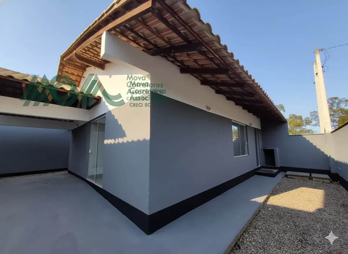 Foto do imóvel Casa de esquina, localizada no Balneário Farol do Itapoá II, com área construída de aproximadame...