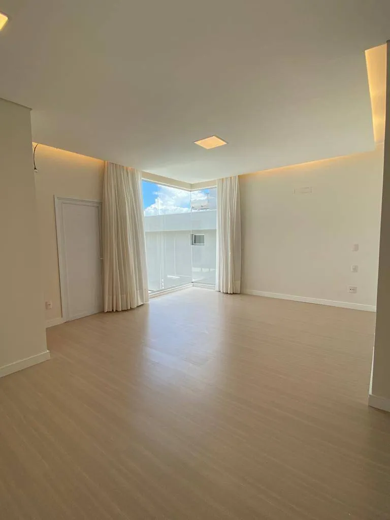Imagem Casa à venda, Jardim Três Colinas, com 4 quartos, 306m2