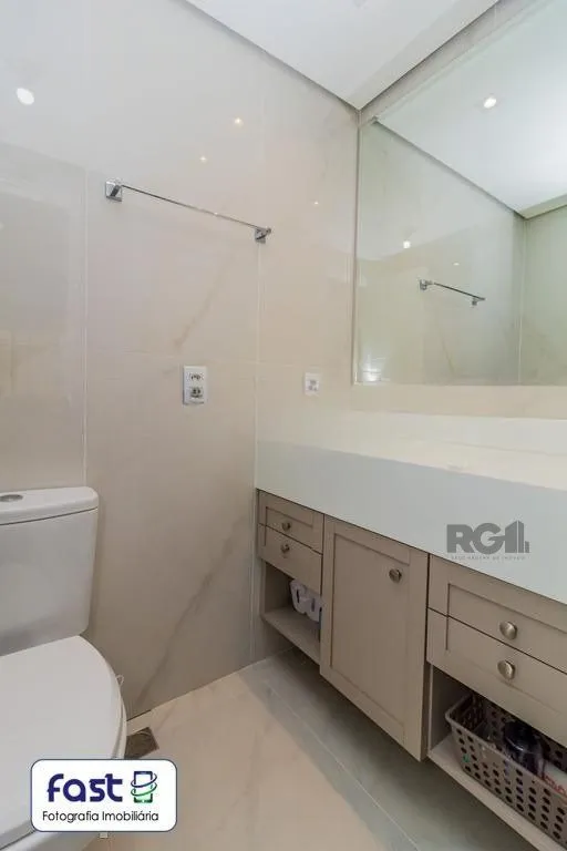 Imagem Apartamento 3 quartos, sendo 1 suíte, 82 m² de área privativa e 2 vagas de garagem individuais. Localizado na Rua/Av. Grecia, no bairro Passo D Areia em Porto Alegre.
