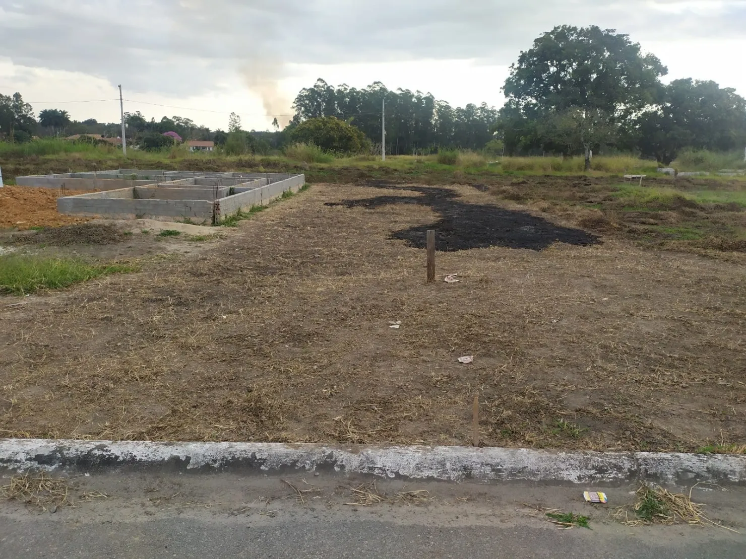 Imagem Terreno à venda 300M², Residencial e Comercial Portal dos Eucaliptos, Pindamonhangaba - SP