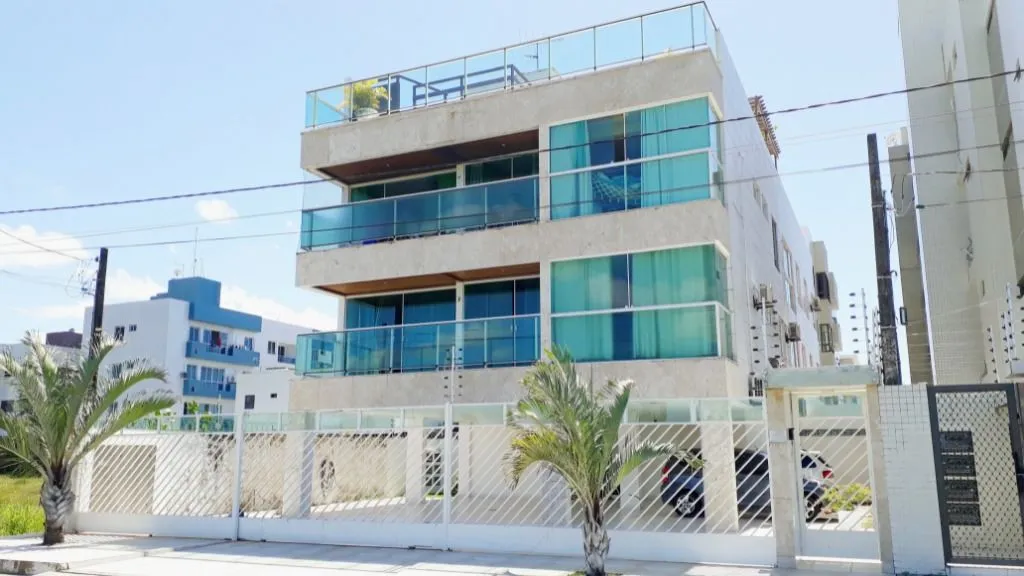 Imagem Apartamento com 2 quartos e suíte a 90m da praia de Intermares. Rooftop com piscina e excelente opção para investir.