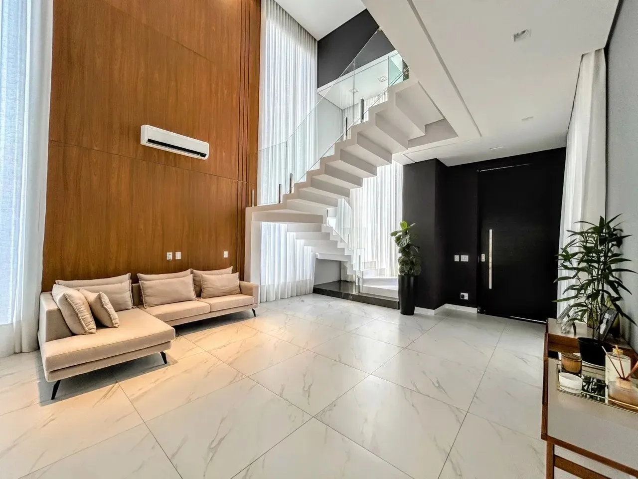 Imagem Imperdível: Casa em condomínio à venda em Alphaville Nova Esplanada, Votorantim-SP. 3 quartos, 5 banheiros, 360,52 m² de área