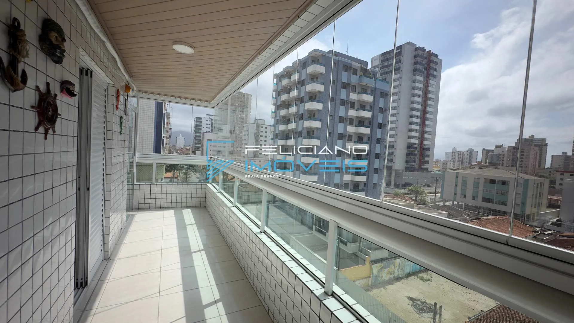 Imagem Apartamento na Ocian com 2 dormitórios e área de lazer.