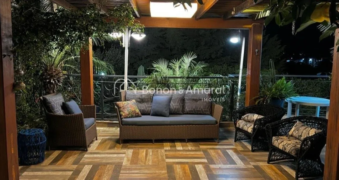 Imagem Casa Térrea em Condomínio Fechado com Amplo Terreno e Lazer Completo