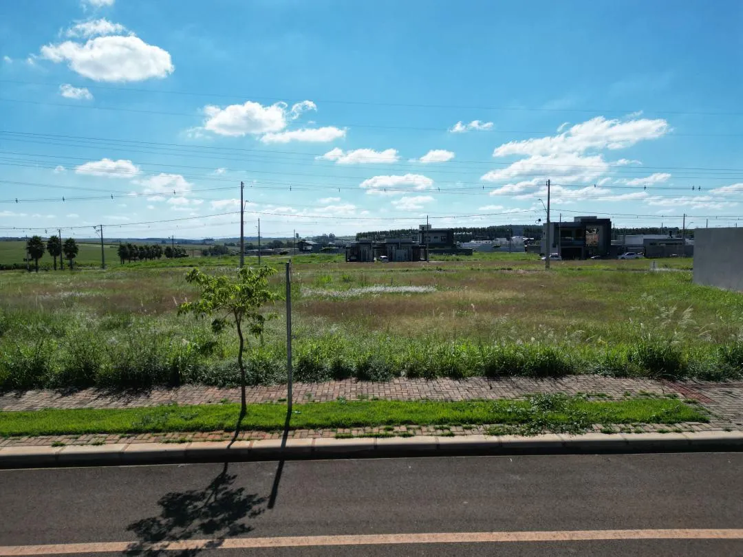 Imagem Terreno à venda em Cascavel - Loteamento Colinas Tropical
