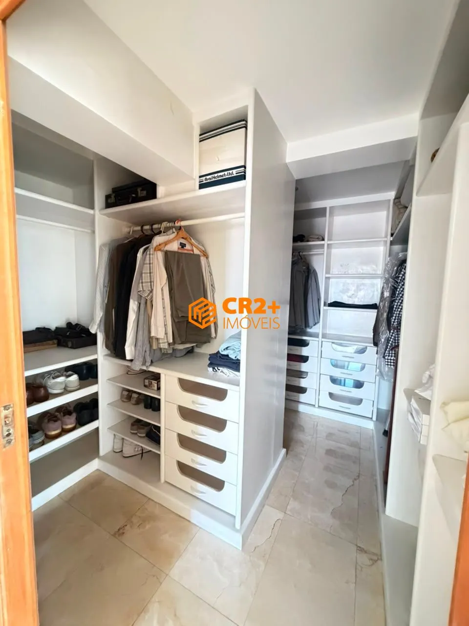 Imagem Vendo excelente cobertura em candeias, com 5 quartos, 3 vagas de garagem, condom