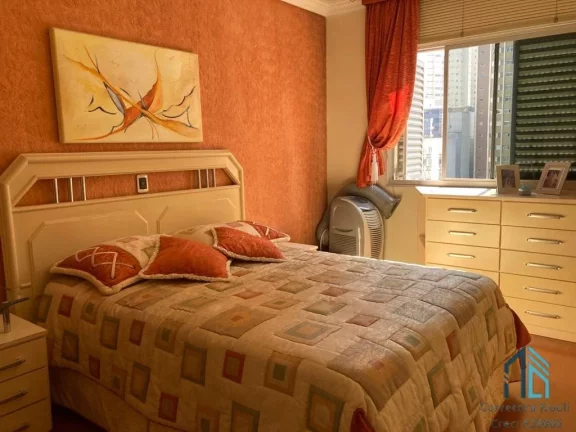 Imagem Apartamento Mobiliado, 03 quartos c/suíte, 02 vagas, 30 metros do shopping no Batel/Água Verde em Curitiba PR