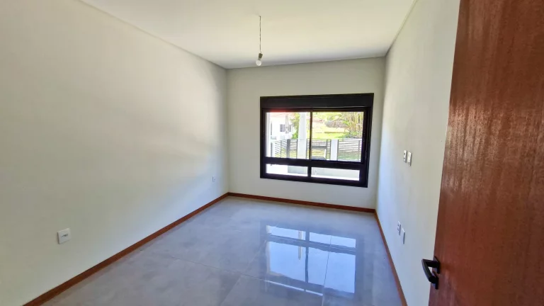 Imagem Espetacular Casa à Venda na Praia do Siriú em Garopaba: Seu Paraíso à Beira-Mar!