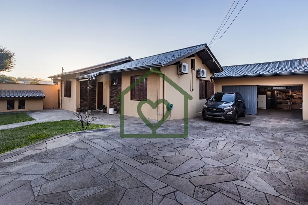 Imagem CASA EM CONDOMÍNIO ABERTO DE 271m² COM 3 DORMITÓRIOS (1 SUÍTE MASTER), 3 BANHEIROS, 2 SALAS DE E...