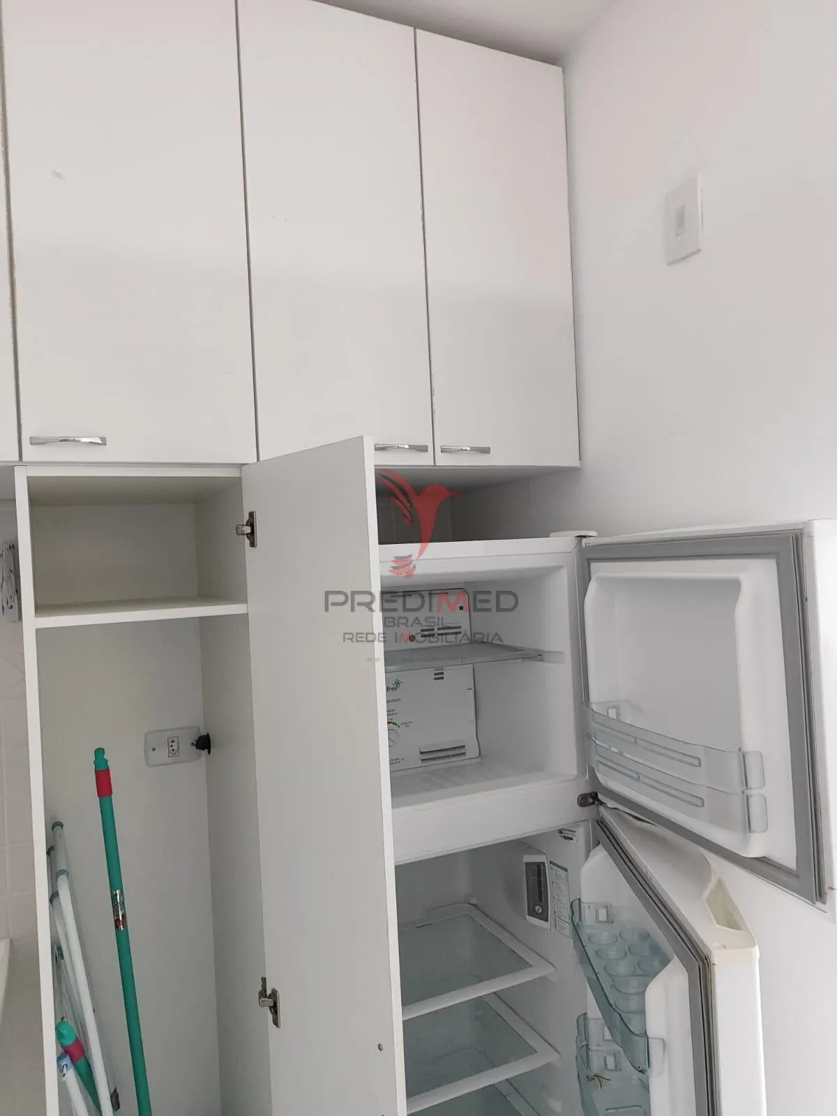 Imagem Vende-se flat Mobiliado ,super bem localizada na praia de Boa Viagem. Recife