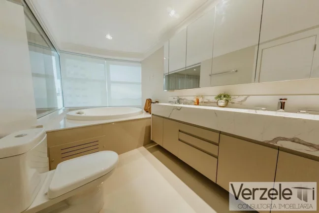 Imagem Apartamento Quadra Mar para Venda em Balneário Camboriú / SC no bairro Pioneiros