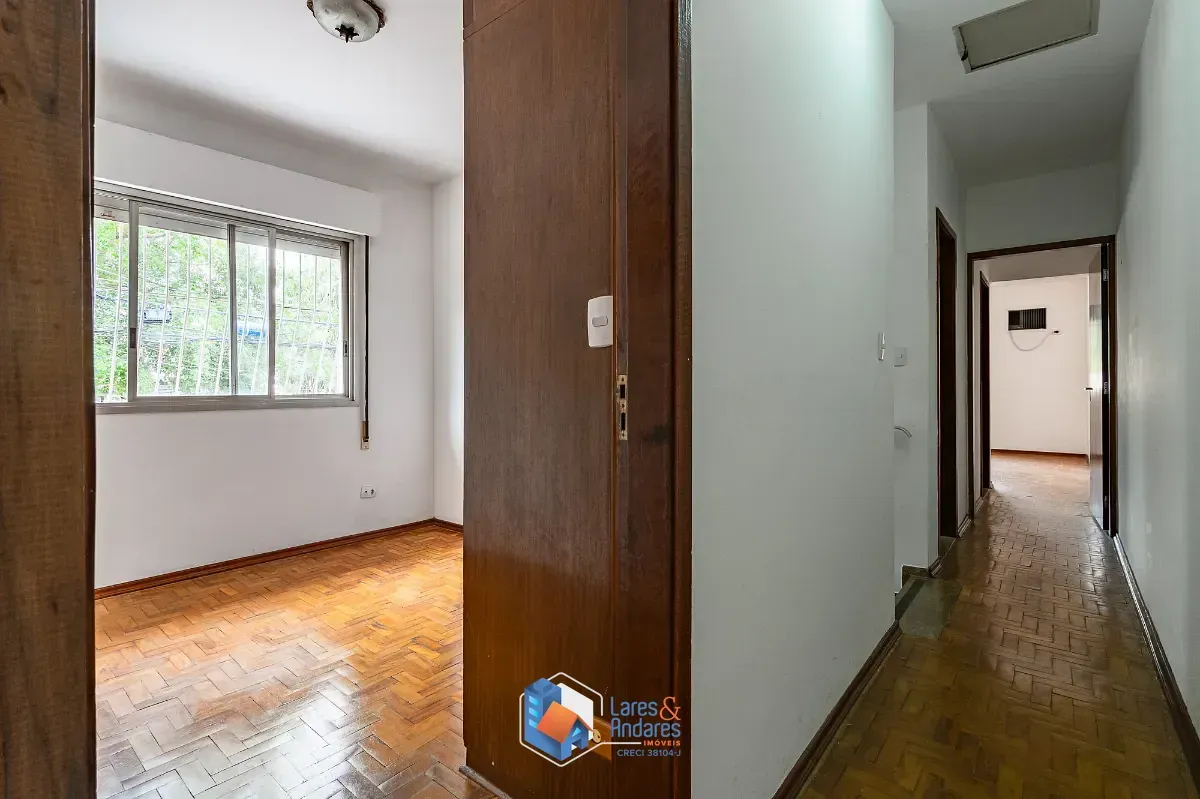Imagem Sobrado para venda em Vila Firmiano Pinto com 3 quartos, sendo 1 suíte, 240m²