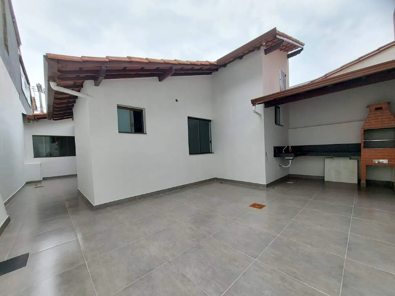 Imagem CASA PLANA+3QUARTOS+SUÍTE+CLOSET+ESPAÇO GOURMET+2VAGAS