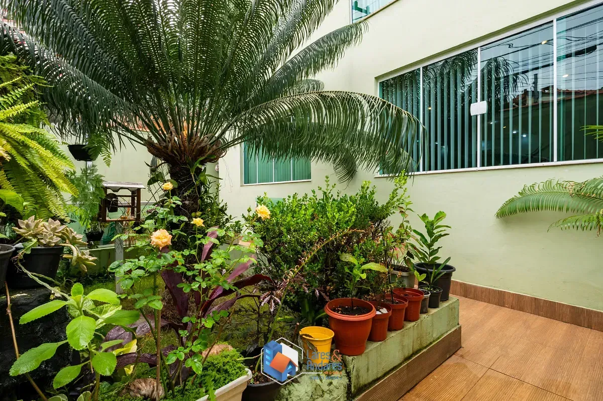 Imagem Sobrado para venda em Vila Esperança com 4 quartos, sendo 1 suíte, 328m²