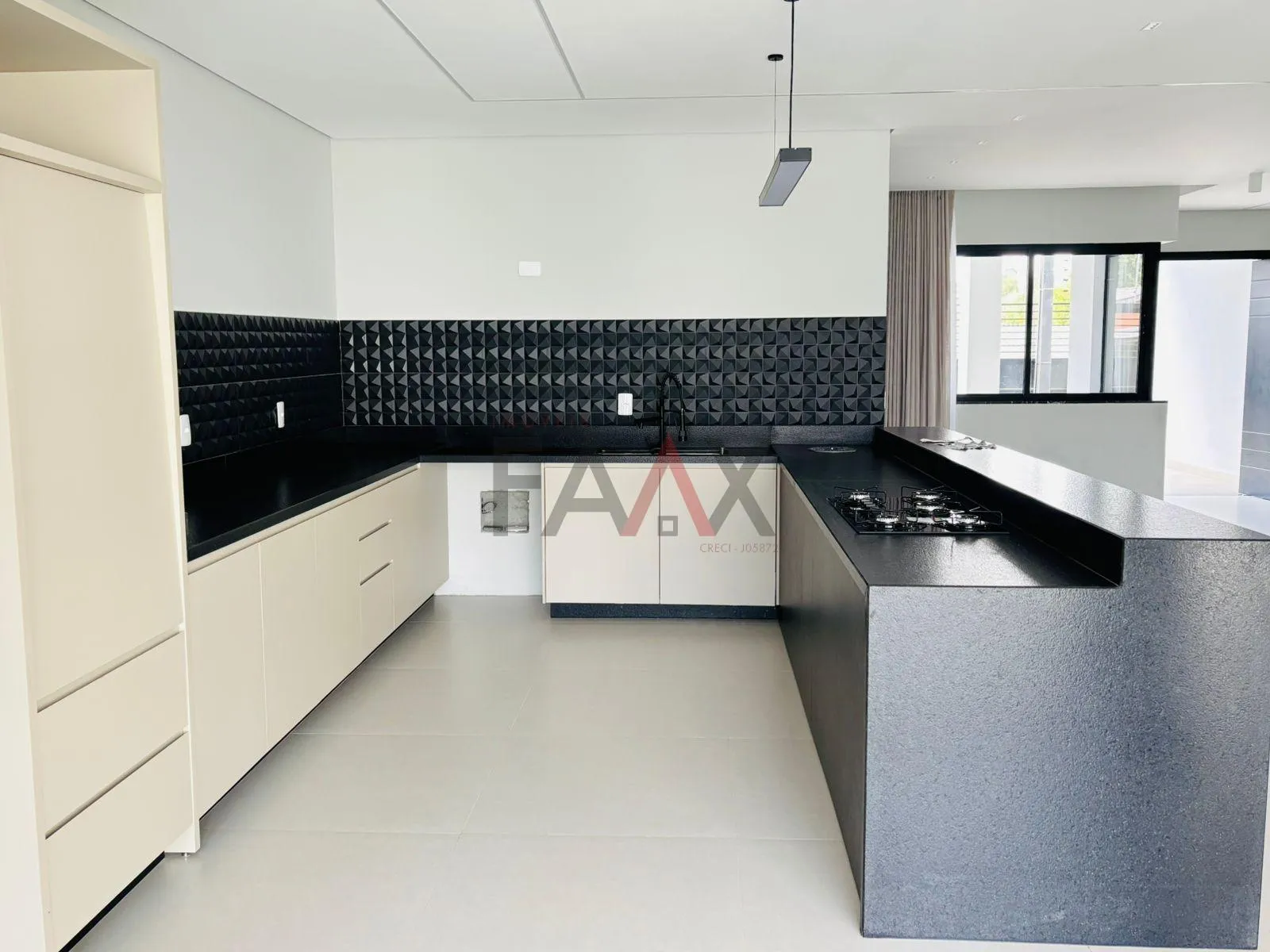 Imagem Sobrado de alto padrão disponível para locação no Alto da XV. 235 m²