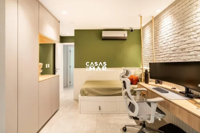 Imagem Apartamento de Luxo no Leblon: 2 quartos, 1 suíte, 2 salas, 2 banheiros, 1 vaga. 133m², próximo à praia, novíssimo, com piscina.