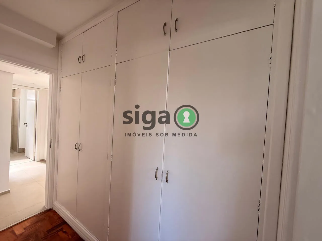Imagem Apartamento Reformado com 3 Dormitórios e Suíte na Vila Olímpia.