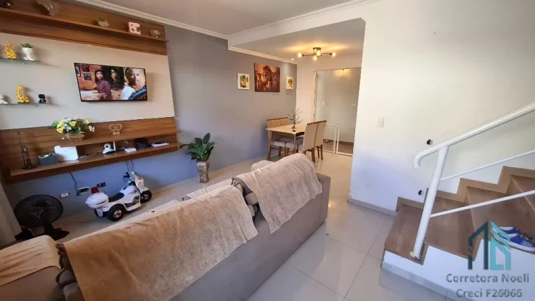 Imagem Sobrado em condomínio, Semi mobiliado 03 quartos c/suíte, closet, no Uberaba em Curitiba PR