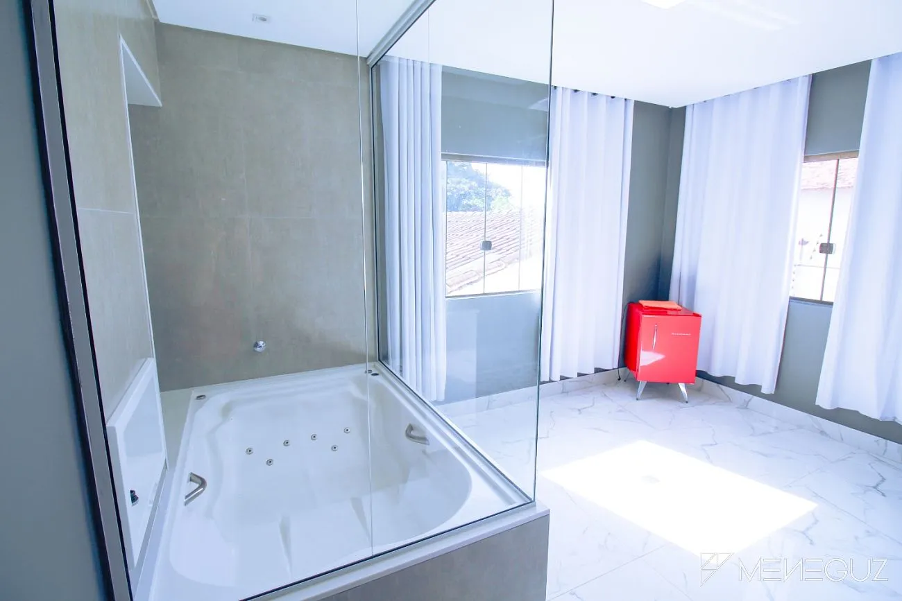 Imagem Casa à venda em Guarapari, na praia do morro, composta de 5 quartos, sendo 4 suítes alto padrão de acabamento