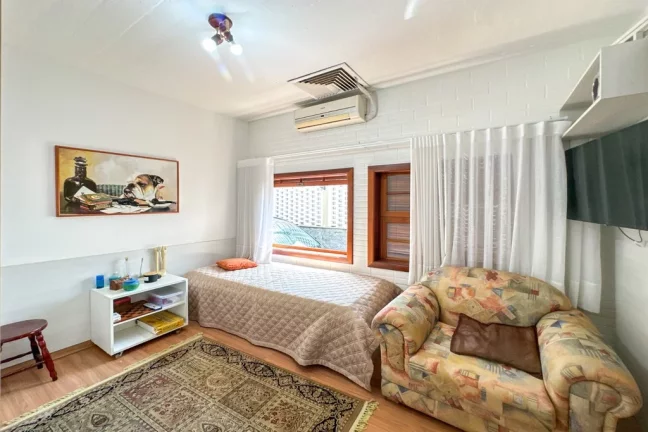Imagem Casa para venda no bairro Três Figueiras em Porto Alegre