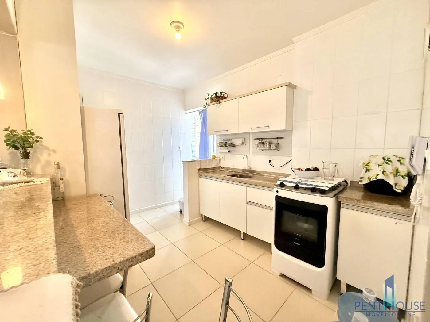 Imagem Apartamento Zona Central para Venda em Balneário Camboriú, CENTRO, 2 dormitórios, 1 suíte, 2 banheiros, 1 vaga