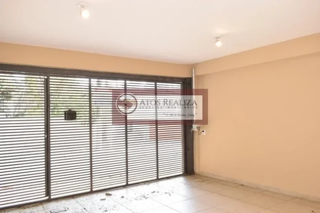 Imagem Sobrado no Jardim Umuarama com 4 quartos, sendo 2 suítes, sala de estar, lavabo, sala de jantar, cozinha e ampla copa. Piso em porcelanato, tanto no térreo como no andar superior. Armários nos quartos e cozinha. Home office/edícula completa, lavanderia, e