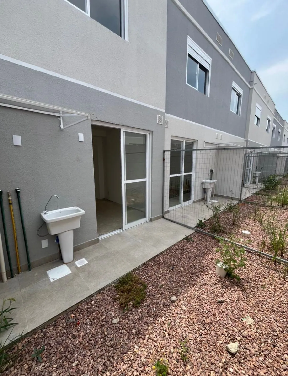 Imagem Casa em Condomínio com 02 quartos e 01 vaga no Bairro Campo Novo