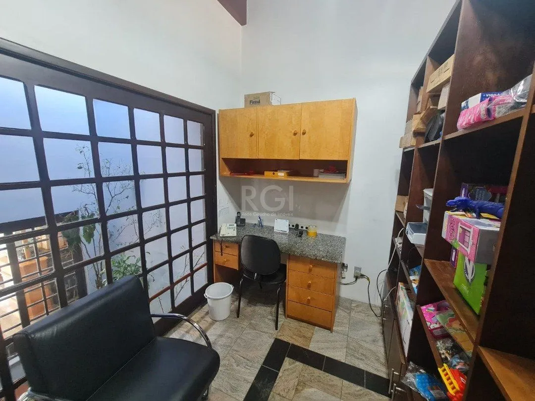 Imagem Casa para Venda - 464m², 5 dormitórios, sendo 4 suites, 4 vagas - Nonoai