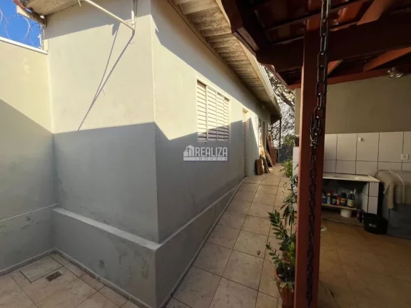 Imagem Casa à venda no bairro Lourdes - Uberaba: 3 dormitórios, suíte, quintal e mais!