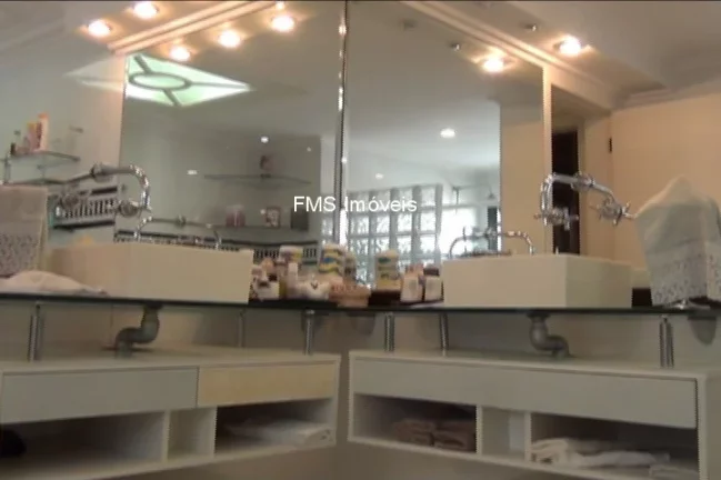 Imagem Luxuoso apartamento à venda em São Paulo-SP, no Pacaembu, com 4 quartos, 4 suítes, 6 salas, 6 banheiros, 4 vagas e 390m².
