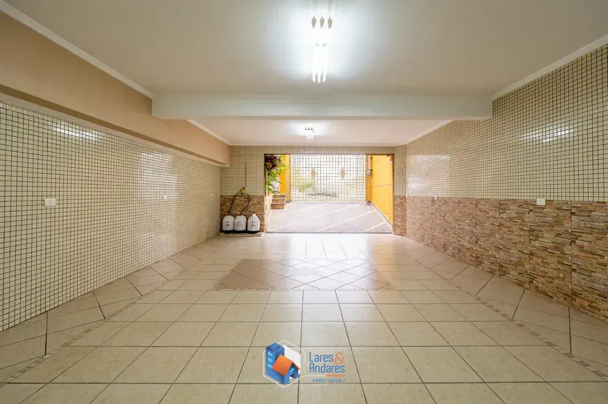 Imagem Sobrado para venda em Chácara Inglesa com 3 quartos, sendo 3 suítes, 300m²