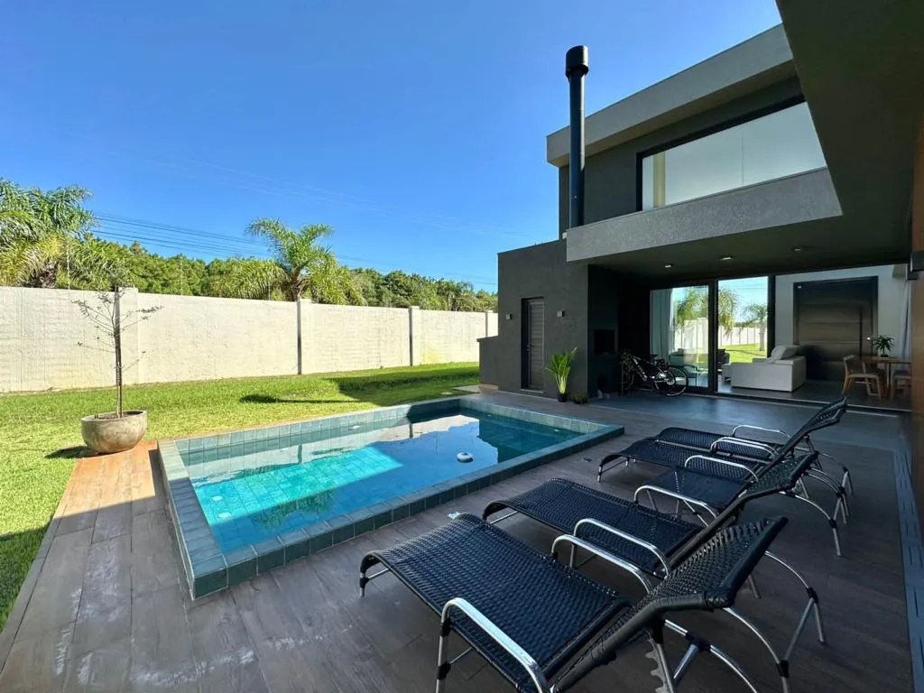 Imagem Casa em Condominio 4 Dormitórios - Bairro Capão Novo