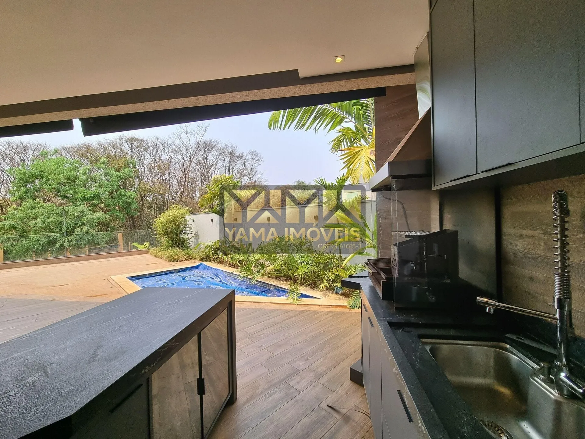 Imagem Alphaville 3 - Sobrado de Luxo 254m² | 4 Suítes, Piscina e Energia Solar em Condomínio Alphaville