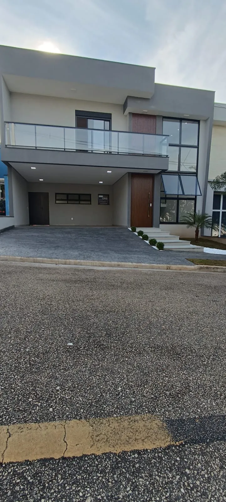 Imagem Casa de Alto Padrão no Condomínio Golden Park ? 225m², 3 Suítes, Piscina e Área Gourmet
