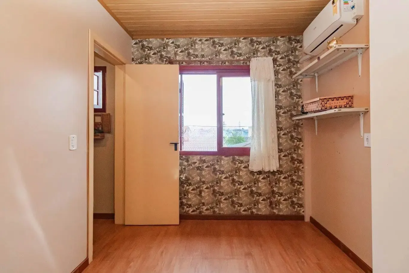 Imagem Casa com 2 dormitórios no bairro Sarandi, Porto Alegre