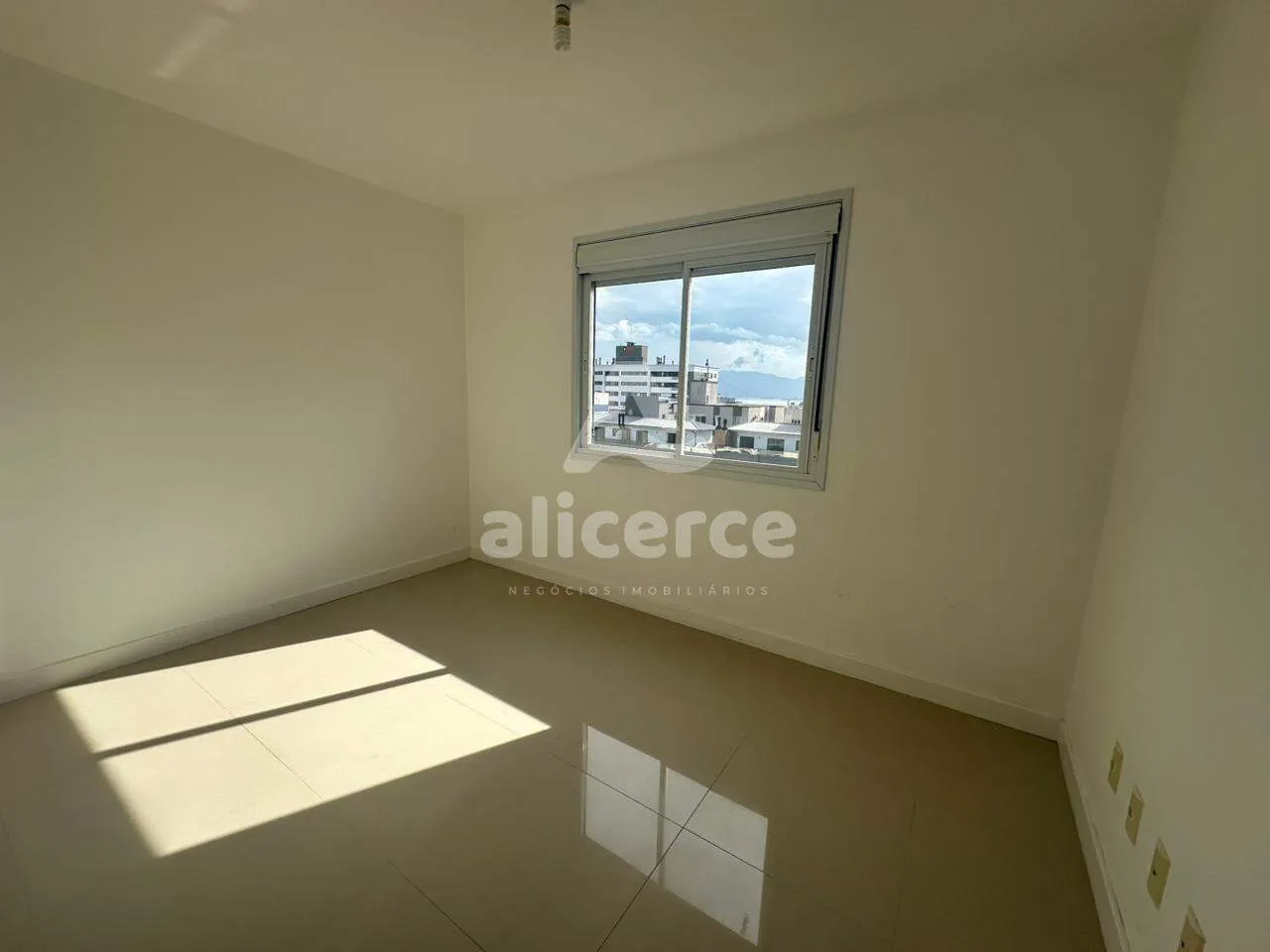 Imagem Apartamento à venda - 2 quartos I 1 suíte I 70m² I Sacada com churrasqueira - em Jardim Atlântico - Florianópolis