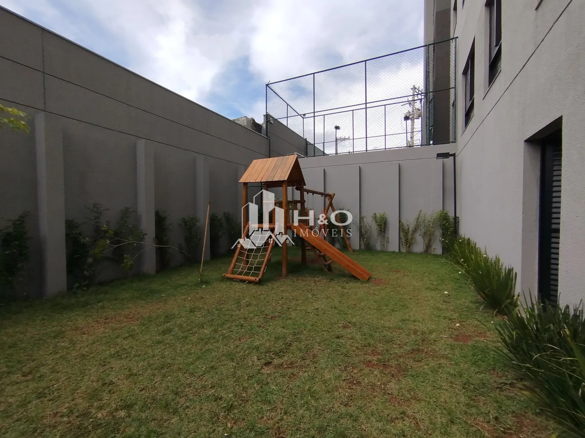 Imagem Oportunidade, Apartamento à venda no ARTUR ALVIM possui 40 metros quadrados com 2 quartos e uma vaga de garagem.