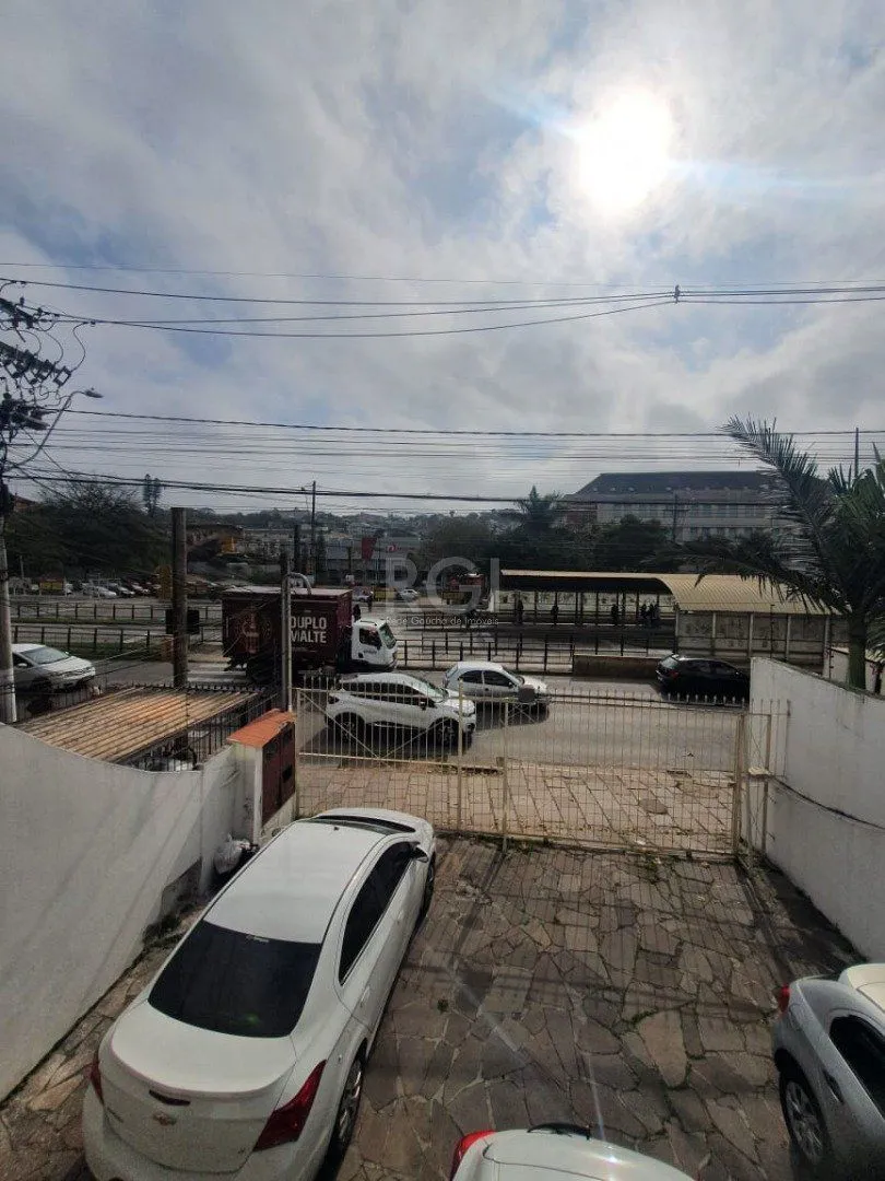 Imagem Casa para Venda - 226.9m², 5 dormitórios, sendo 2 suites, 5 vagas - Teresópolis