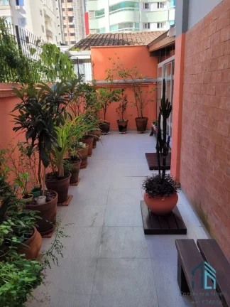 Imagem Apartamento GARDEM, Deck com pergolado em ACM branco, 02 quartos sendo uma suíte em Balneário Camboriú SC