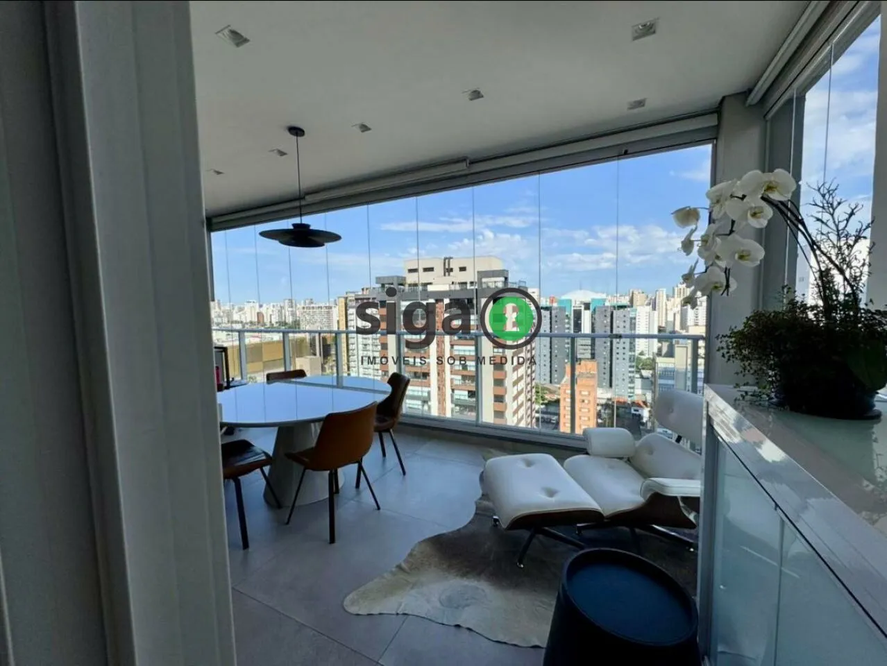 Imagem Apartamento para Venda e Locação em Moema com 2 quartos, 2 banheiros, 2 vagas