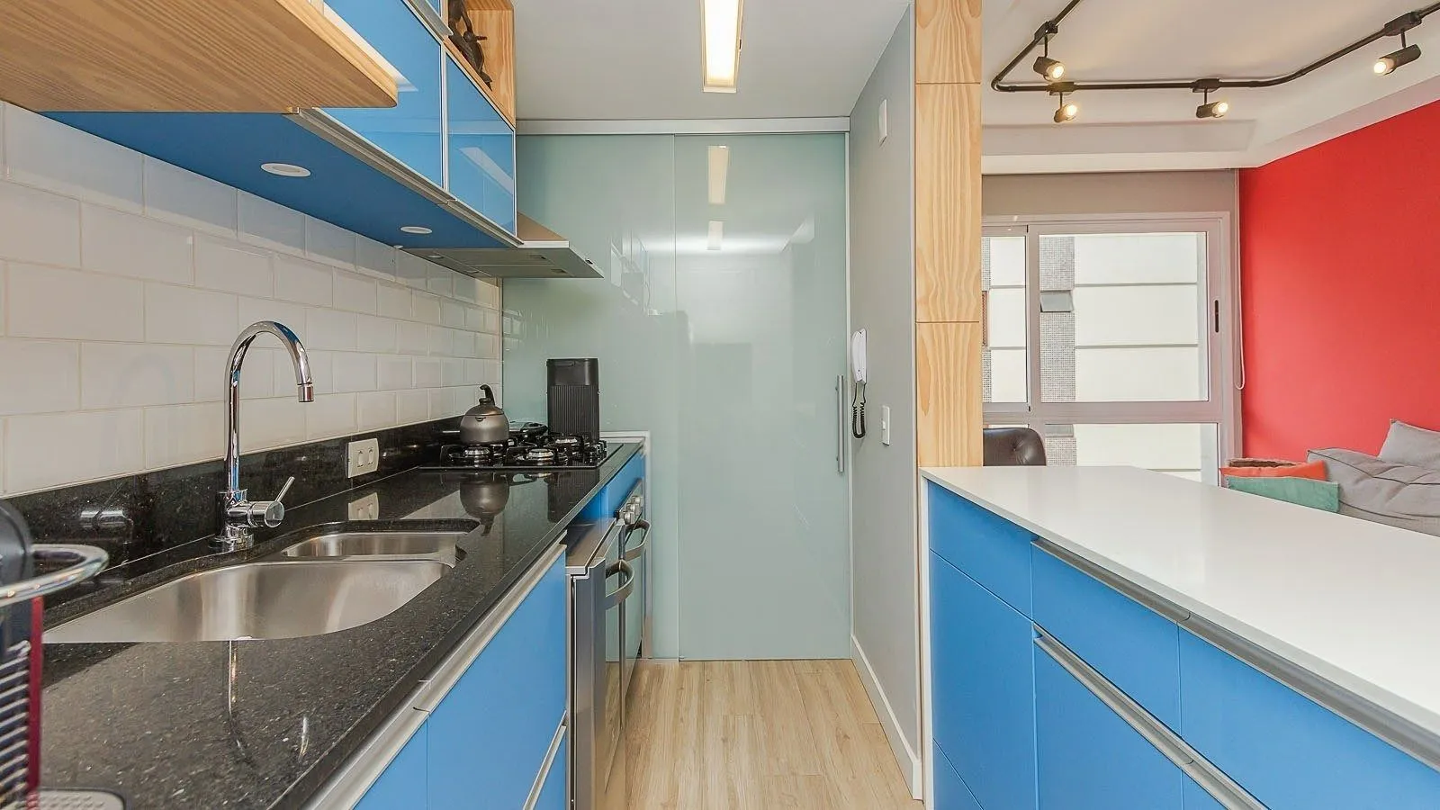Imagem Apartamento 2 dormitórios, 1 suíte, 2 vagas, Petrópolis, Porto Alegre.