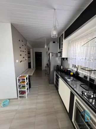 Imagem Casa a venda em condomínio 03 quartos c/suíte, 03 vagas Bairro Guarujá em Colombo -PR