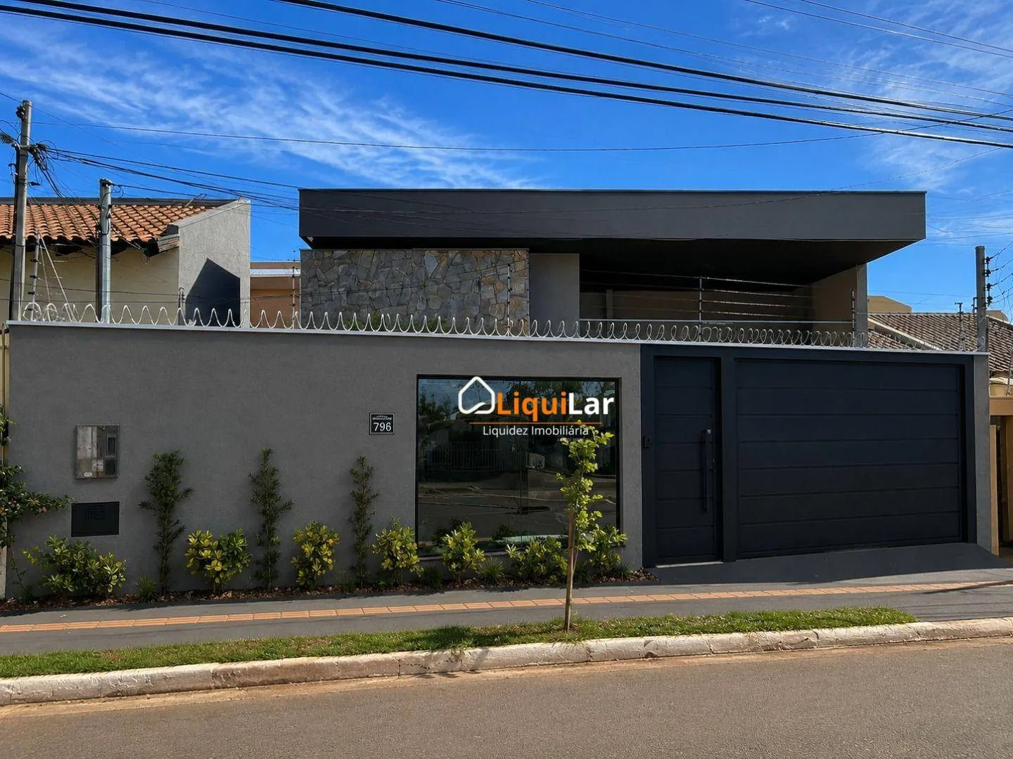 Foto do imóvel Casa Térrea de Alto Luxo na Vila Planalto com 3 Suítes, Escritório e Piscina Aquecida