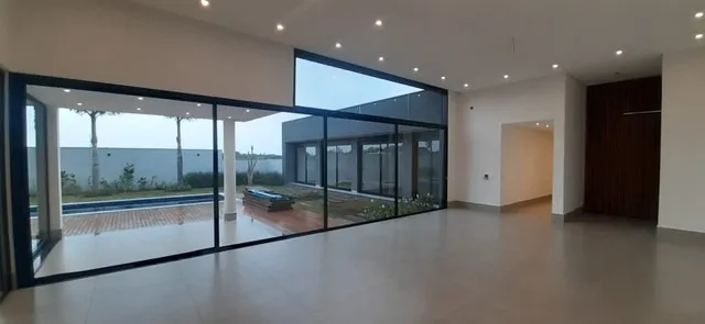 Imagem Imponente Casa no Condomínio Saint Patrick