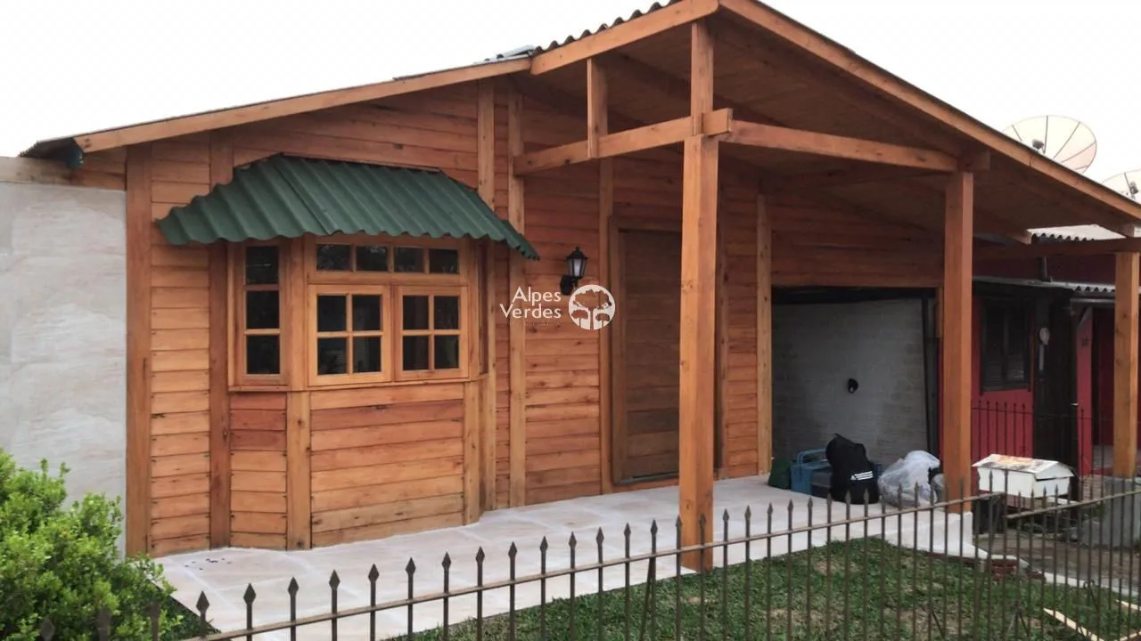 Imagem Casa com 2 dormitórios à venda por R$ 680.000 - Centro - Canela/RS